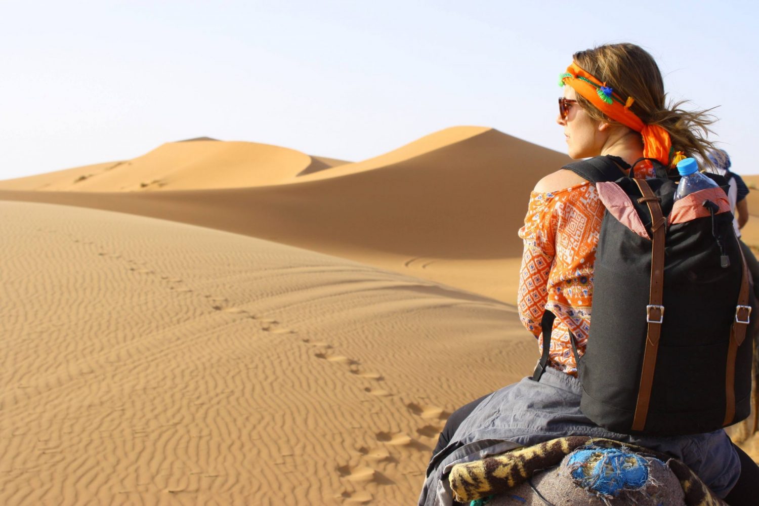 sahara desert backpack camel dunes